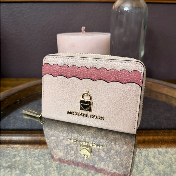 ‼️SOLD ‼️ Michael Kors Scalloped Bicolor Pebble Leather Coin Card Case Wallet - Picture 4 of 9